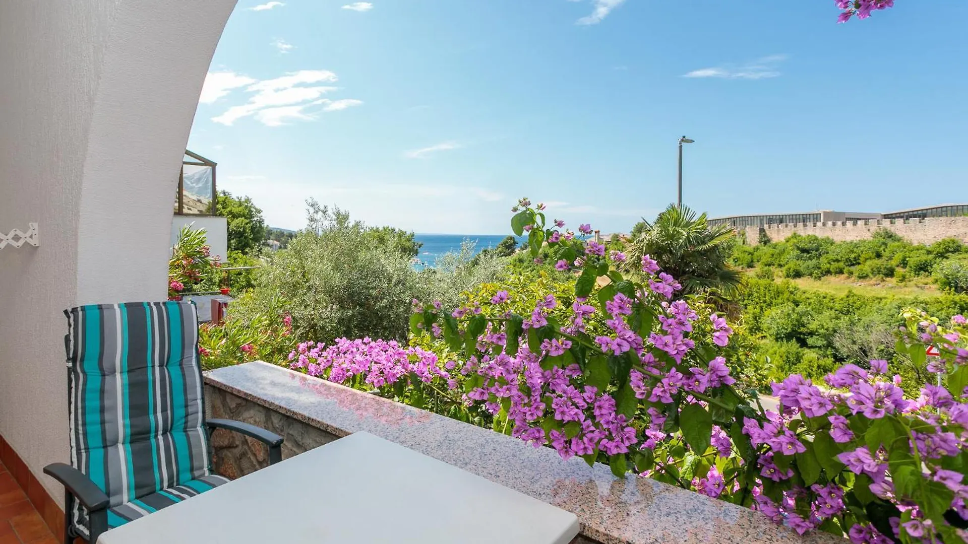Apartments Delfin Krk Town 0*,