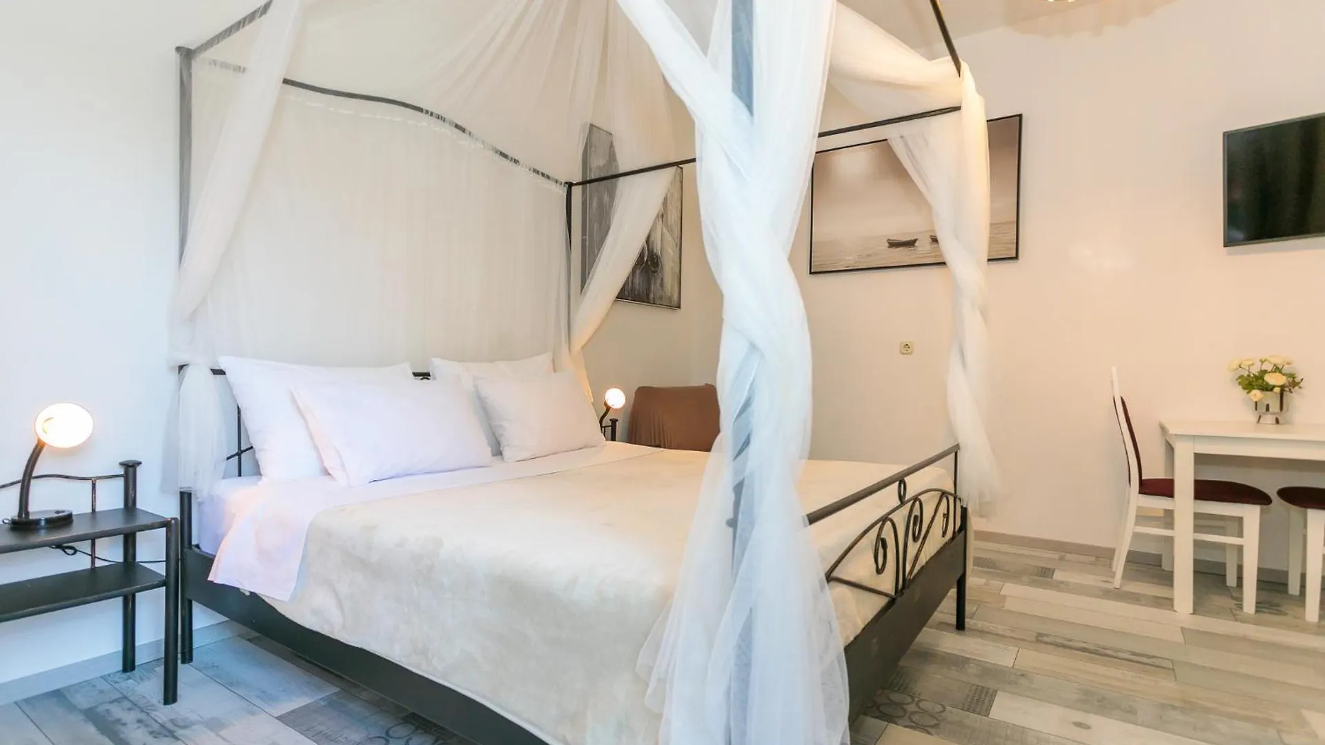 Apartments Delfin Krk Town 0*,